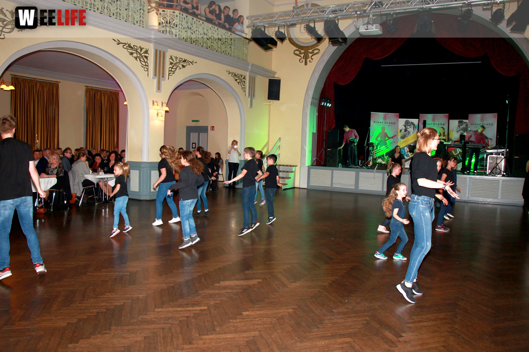 Abschlussball Jean Paul Wirtschaftsschule Montessrie GK Erwachsene TS Swing  Hof2