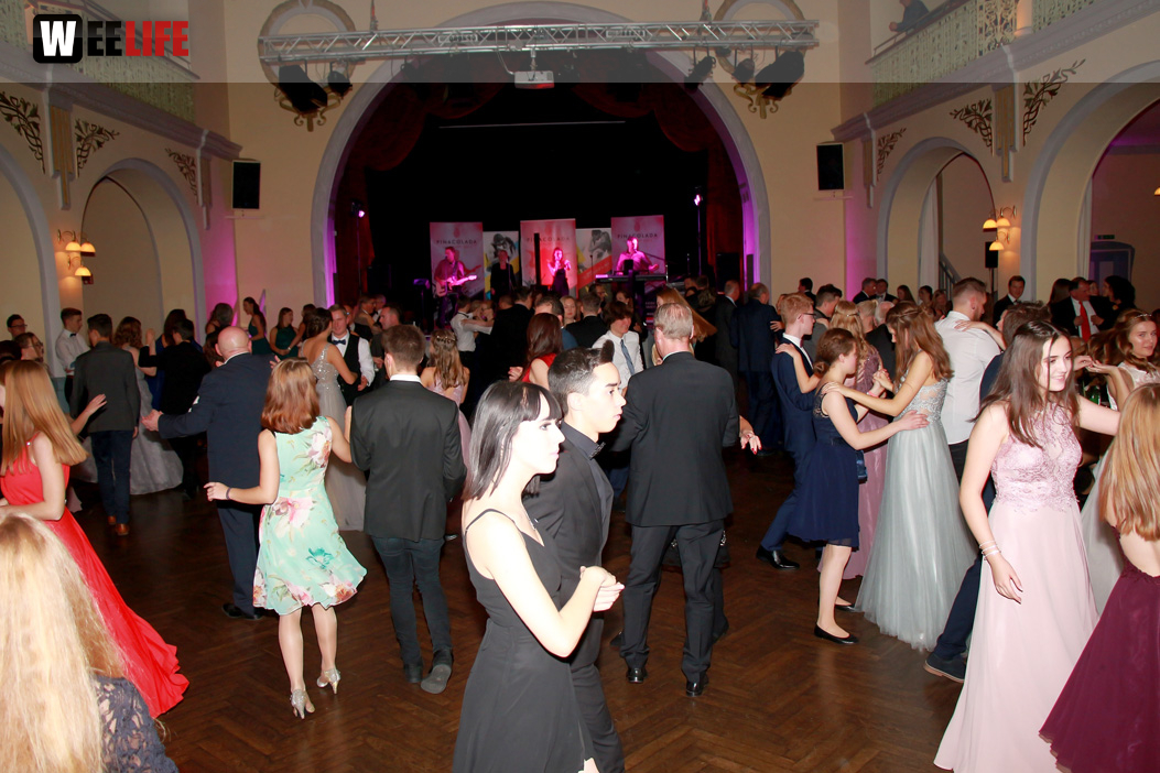 Abschlussball Jean Paul Wirtschaftsschule Montessrie GK Erwachsene TS Swing  Hof2