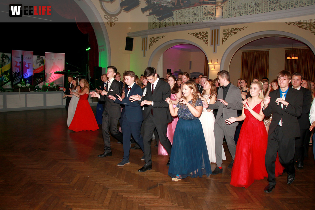 Abschlussball Jean Paul Wirtschaftsschule Montessrie GK Erwachsene TS Swing  Hof2