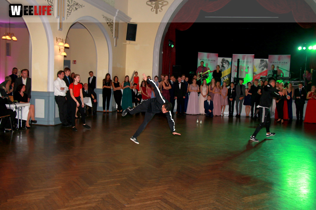 Abschlussball Jean Paul Wirtschaftsschule Montessrie GK Erwachsene TS Swing  Hof2