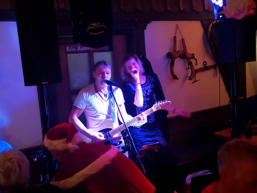 Enzo in der Skihütte Hof 6.12.19 Neue Skihütte – Foto 2