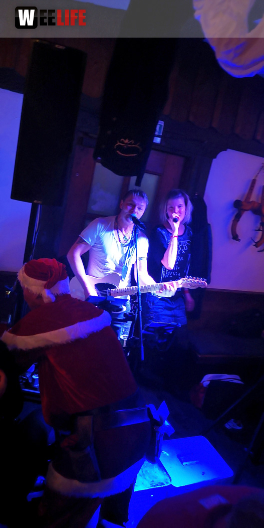 Enzo in der Skihütte Hof 6.12.19 Neue Skihütte