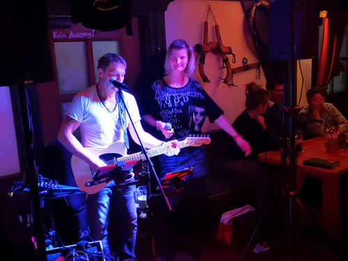 Enzo in der Skihütte Hof 6.12.19 Neue Skihütte – Foto 7