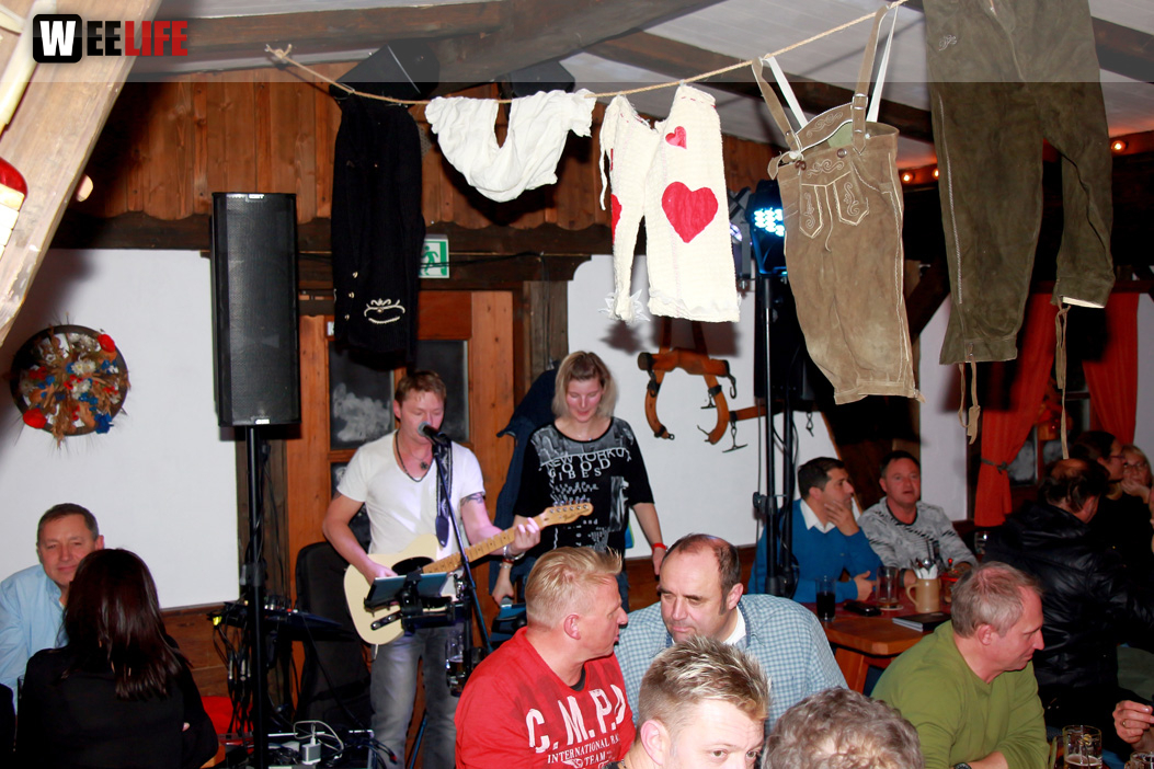 Enzo in der Skihütte Hof 6.12.19 Neue Skihütte