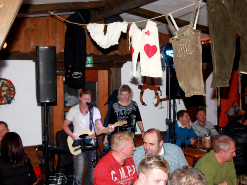 Enzo in der Skihütte Hof 6.12.19 Neue Skihütte – Foto 13