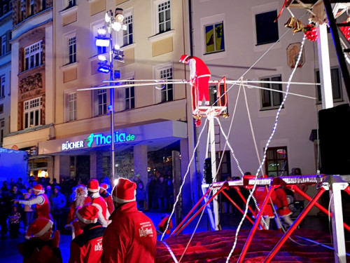 Hochseilartisten Geschwister Weisheit Hofer Weihnachtsmarkt 8.12.2019 – Foto 6