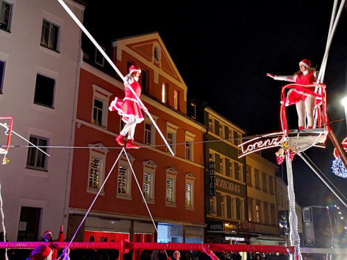 Hochseilartisten Geschwister Weisheit Hofer Weihnachtsmarkt 8.12.2019 – Foto 9