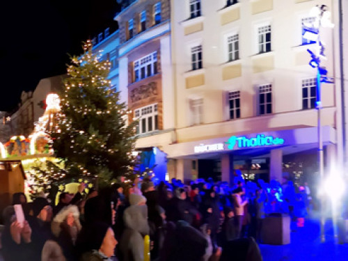Hochseilartisten Geschwister Weisheit Hofer Weihnachtsmarkt 8.12.2019 – Foto 12
