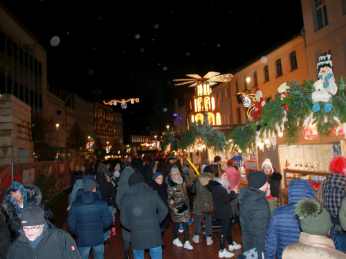 Hofer Weihnachtsmarkt  mit Rehauer Stadtkapelle 8.12.2019 – Foto 15