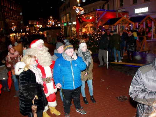 Hofer Weihnachtsmarkt  mit Rehauer Stadtkapelle 8.12.2019 – Foto 21
