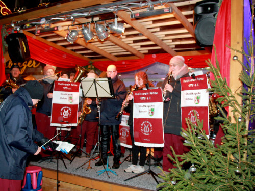 Hofer Weihnachtsmarkt  mit Rehauer Stadtkapelle 8.12.2019 – Foto 36