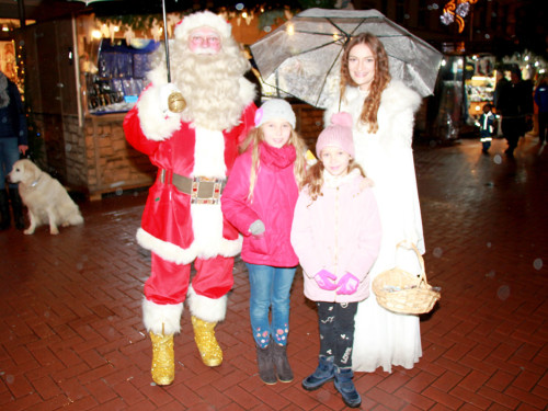 Hofer Weihnachtsmarkt  mit Rehauer Stadtkapelle 8.12.2019 – Foto 43