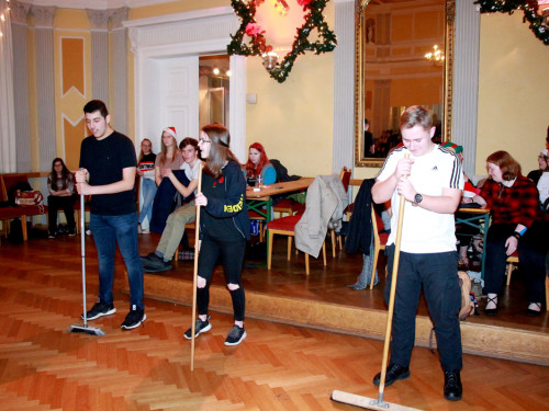 XXL Weihnachtsdiscoparty Schüler 14.12.19 – Foto 45
