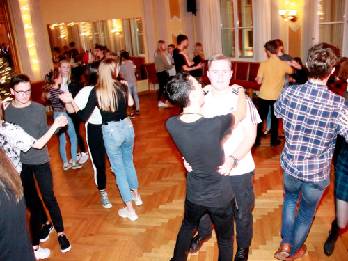 XXL Weihnachtsdiscoparty Schüler 14.12.19 – Foto 49