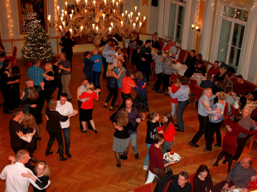 2. Feuerzangenbowle TS Swing 15.12.2019 – Foto 36