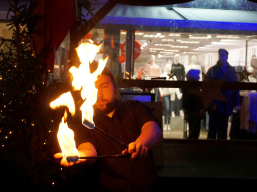 Feuershow Weihnachtsmarkt 18.12.2019 – Foto 21