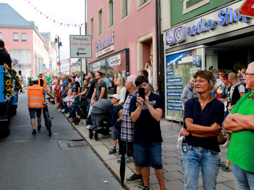 Hofer Volksfest Umzug 2022 Zuschauer – Foto 73