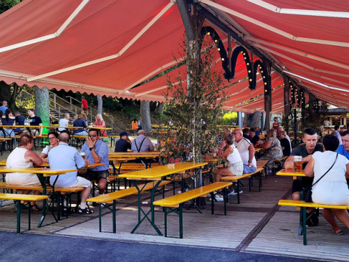 Hofer Volksfest 2022 Nachmittag mit Play again Sam light 5.8.22 – Foto 9