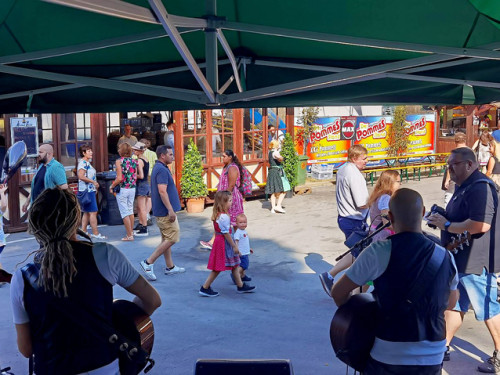 Hofer Volksfest 2022 Nachmittag mit Play again Sam light 5.8.22 – Foto 11