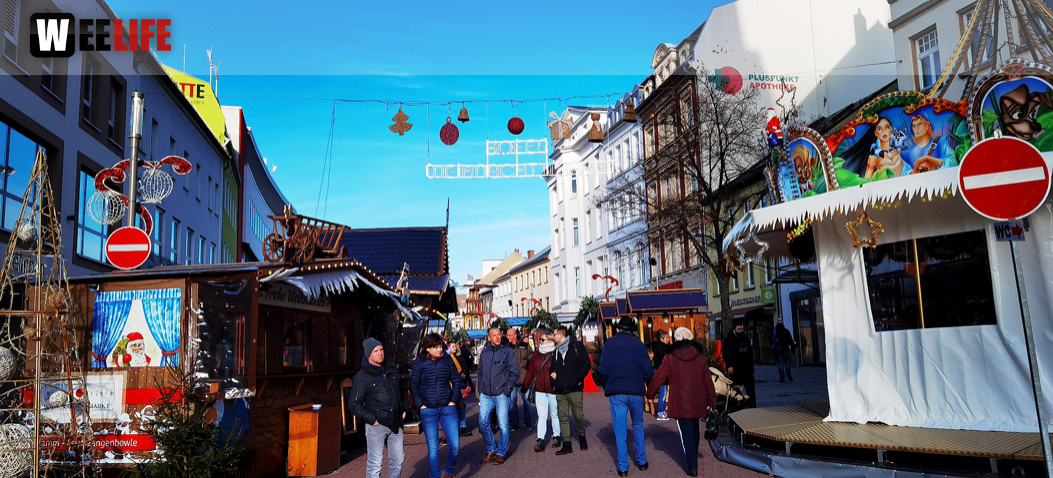 Hofer Weihnachtsmarkt mit Verkaufsofner Sontag