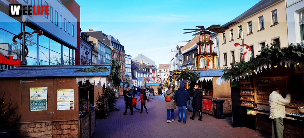 Hofer Weihnachtsmarkt mit Verkaufsofner Sontag