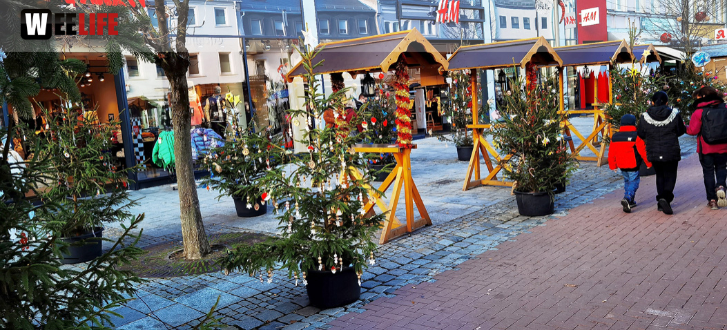 Hofer Weihnachtsmarkt mit Verkaufsofner Sontag
