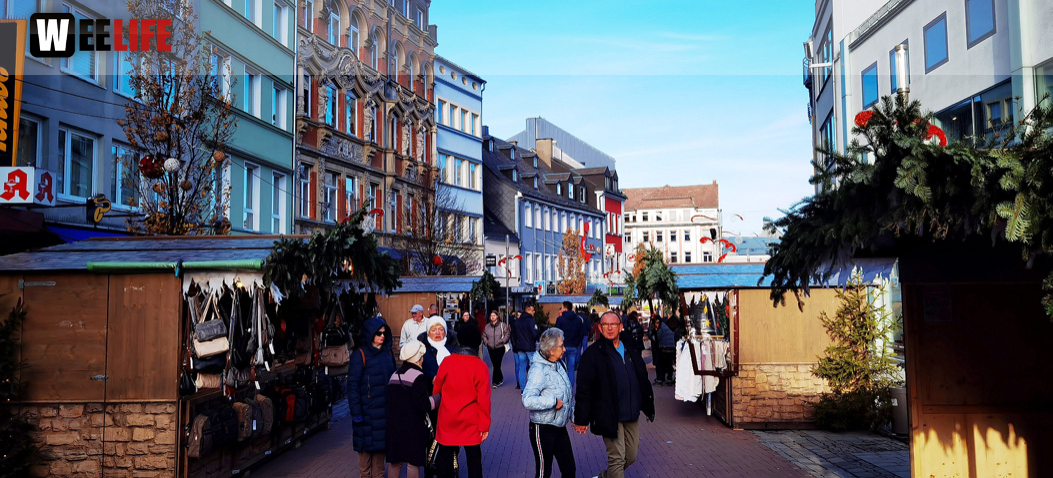 Hofer Weihnachtsmarkt mit Verkaufsofner Sontag