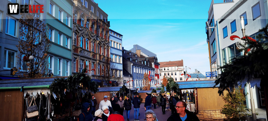 Hofer Weihnachtsmarkt mit Verkaufsofner Sontag