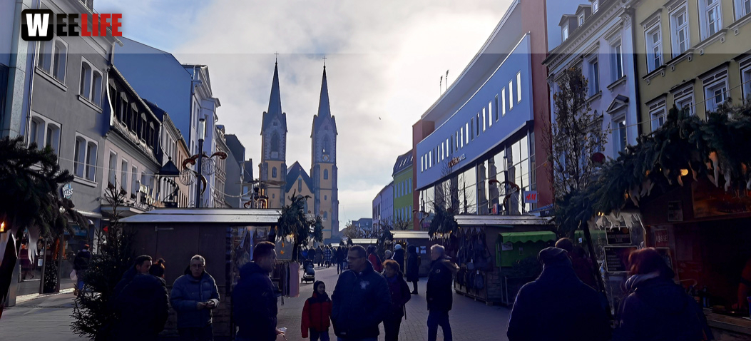 Hofer Weihnachtsmarkt mit Verkaufsofner Sontag