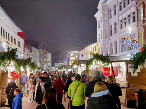 Weihnachtsmarkt Hof mit Bine und Günther 1.12.22 – Foto 3