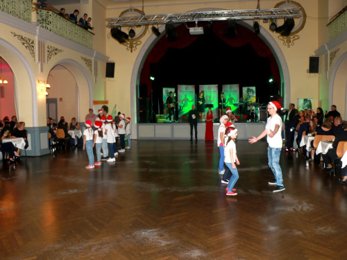 Abschlussball Gymnasium Münchberg TS Swing 3.12.22 – Foto 6