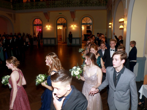 Abschlussball Gymnasium Münchberg TS Swing 3.12.22 – Foto 18