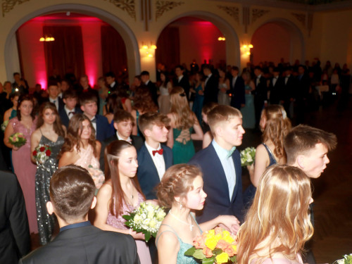 Abschlussball Gymnasium Münchberg TS Swing 3.12.22 – Foto 19
