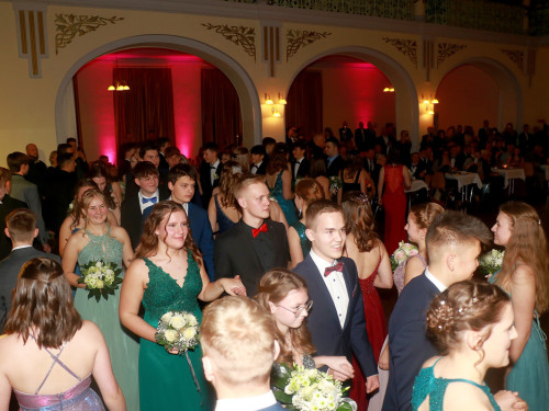 Abschlussball Gymnasium Münchberg TS Swing 3.12.22 – Foto 24