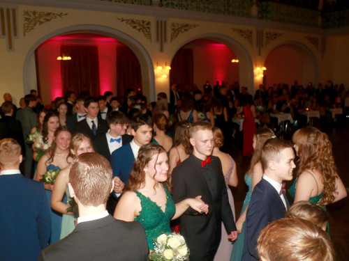 Abschlussball Gymnasium Münchberg TS Swing 3.12.22 – Foto 25