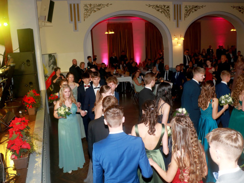 Abschlussball Gymnasium Münchberg TS Swing 3.12.22 – Foto 37
