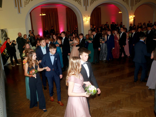 Abschlussball Gymnasium Münchberg TS Swing 3.12.22 – Foto 39