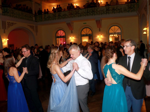 Abschlussball Gymnasium Münchberg TS Swing 3.12.22 – Foto 79