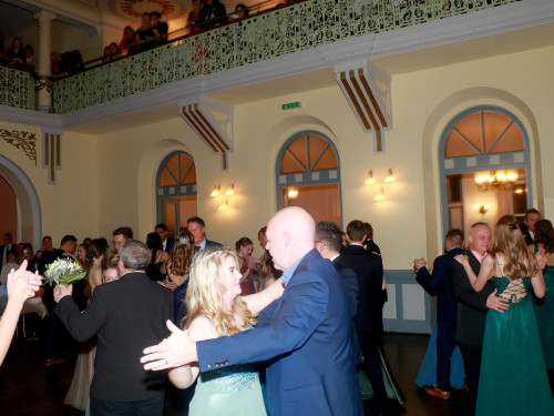 Abschlussball Gymnasium Münchberg TS Swing 3.12.22 – Foto 82