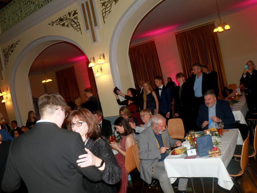 Abschlussball Gymnasium Münchberg TS Swing 3.12.22 – Foto 99