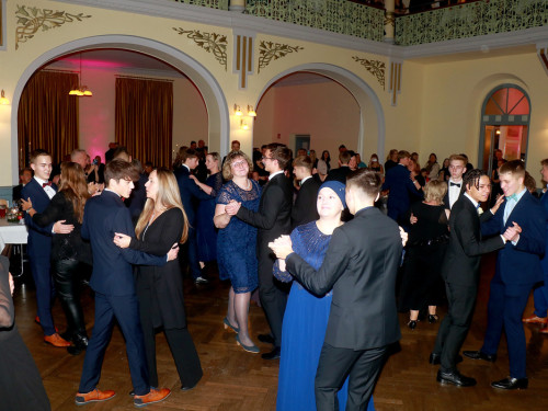 Abschlussball Gymnasium Münchberg TS Swing 3.12.22 – Foto 107