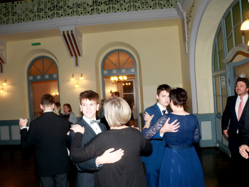 Abschlussball Gymnasium Münchberg TS Swing 3.12.22 – Foto 110