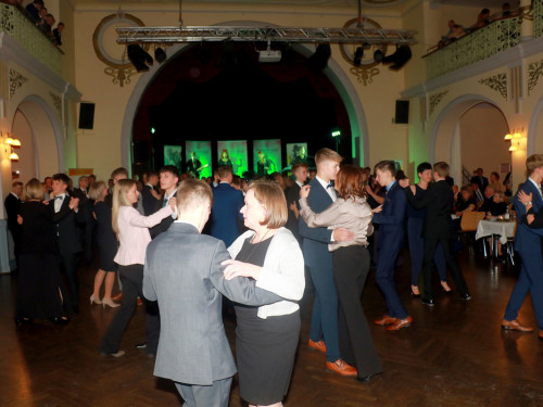 Abschlussball Gymnasium Münchberg TS Swing 3.12.22 – Foto 111