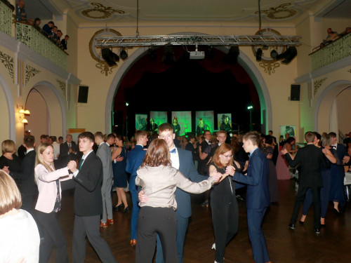 Abschlussball Gymnasium Münchberg TS Swing 3.12.22 – Foto 112