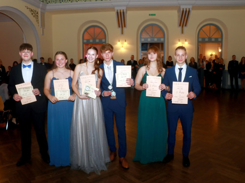 Abschlussball Gymnasium Münchberg TS Swing 3.12.22 – Foto 182