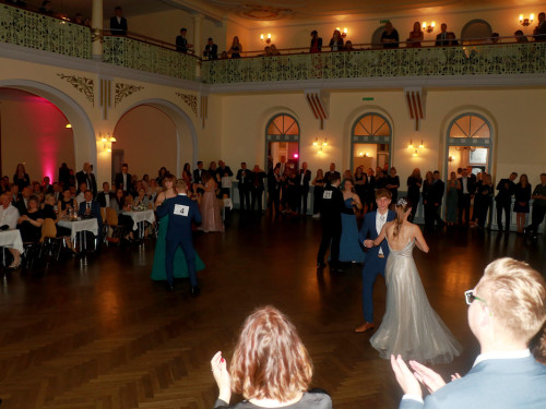 Abschlussball Gymnasium Münchberg TS Swing 3.12.22 – Foto 185