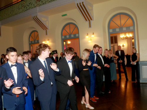 Abschlussball Gymnasium Münchberg TS Swing 3.12.22 – Foto 196