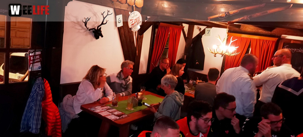Enzo in der Skihütte 3.12.22 Skihütte Hof