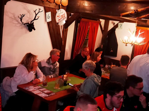 Enzo in der Skihütte 3.12.22 Skihütte Hof – Foto 5
