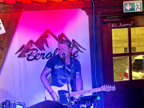 Enzo in der Skihütte 3.12.22 Skihütte Hof – Foto 6